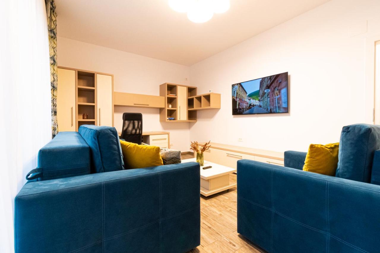 Yan Apartment - Near Mall & Free Private Parking براشوف المظهر الخارجي الصورة