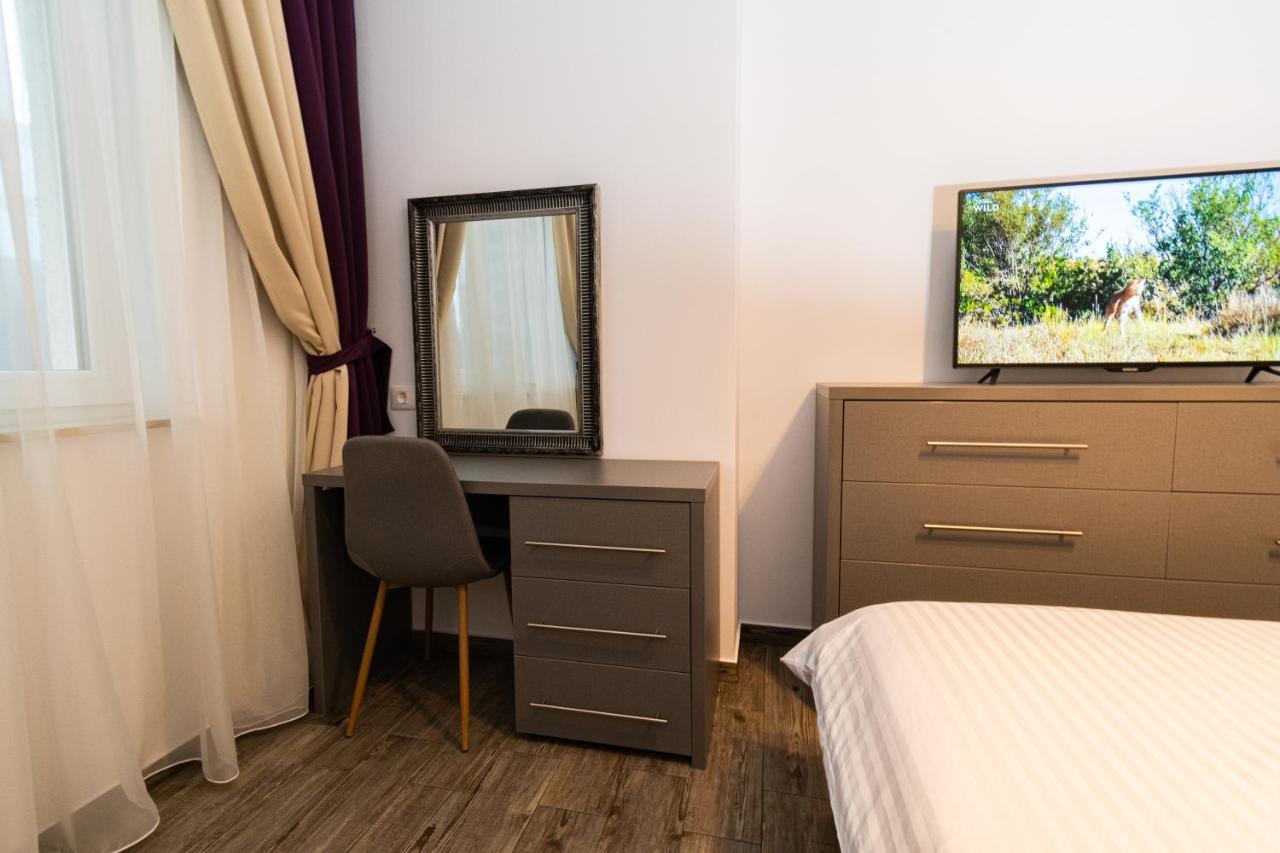 Yan Apartment - Near Mall & Free Private Parking براشوف المظهر الخارجي الصورة