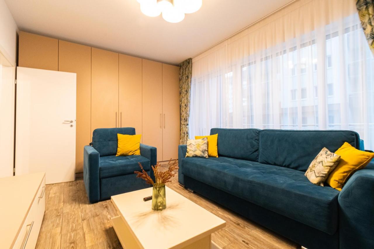 Yan Apartment - Near Mall & Free Private Parking براشوف المظهر الخارجي الصورة