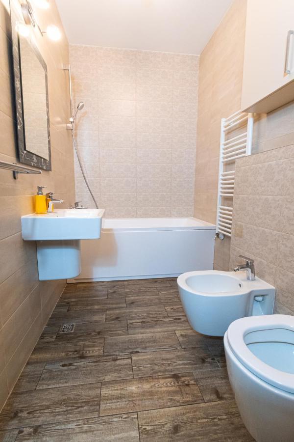 Yan Apartment - Near Mall & Free Private Parking براشوف المظهر الخارجي الصورة