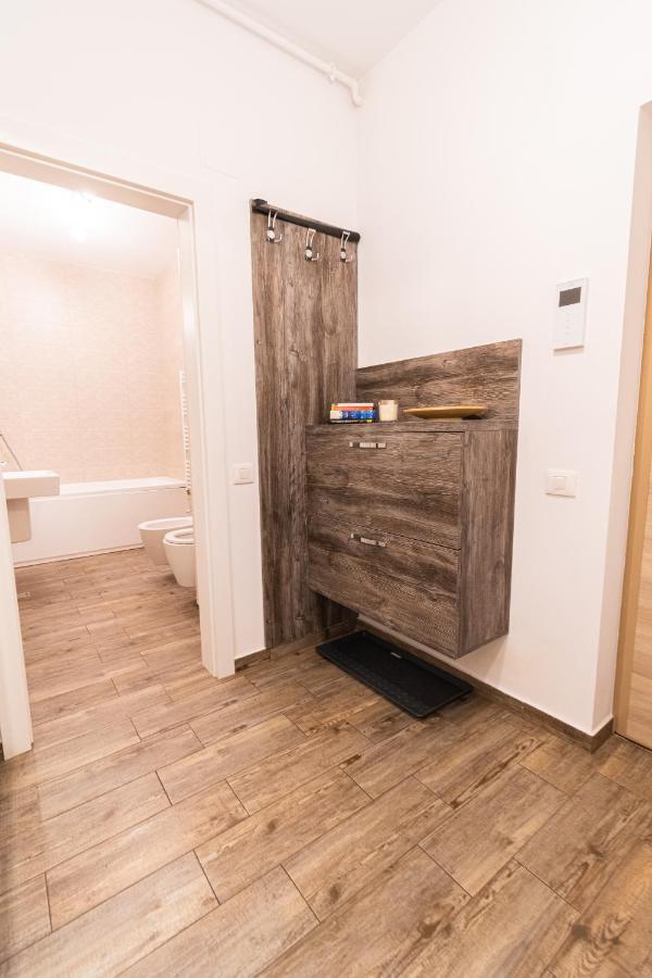 Yan Apartment - Near Mall & Free Private Parking براشوف المظهر الخارجي الصورة