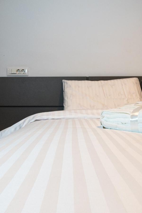 Yan Apartment - Near Mall & Free Private Parking براشوف المظهر الخارجي الصورة